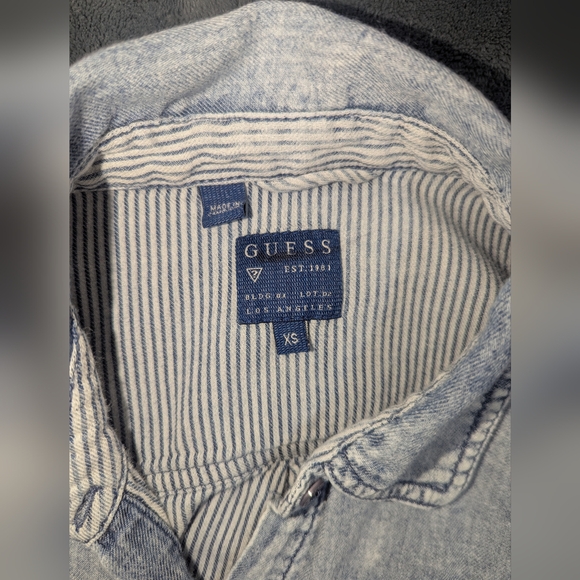 Guess Women's Light Wash denim style button down shirt Y2K Friends XS - Picture 3 of 6